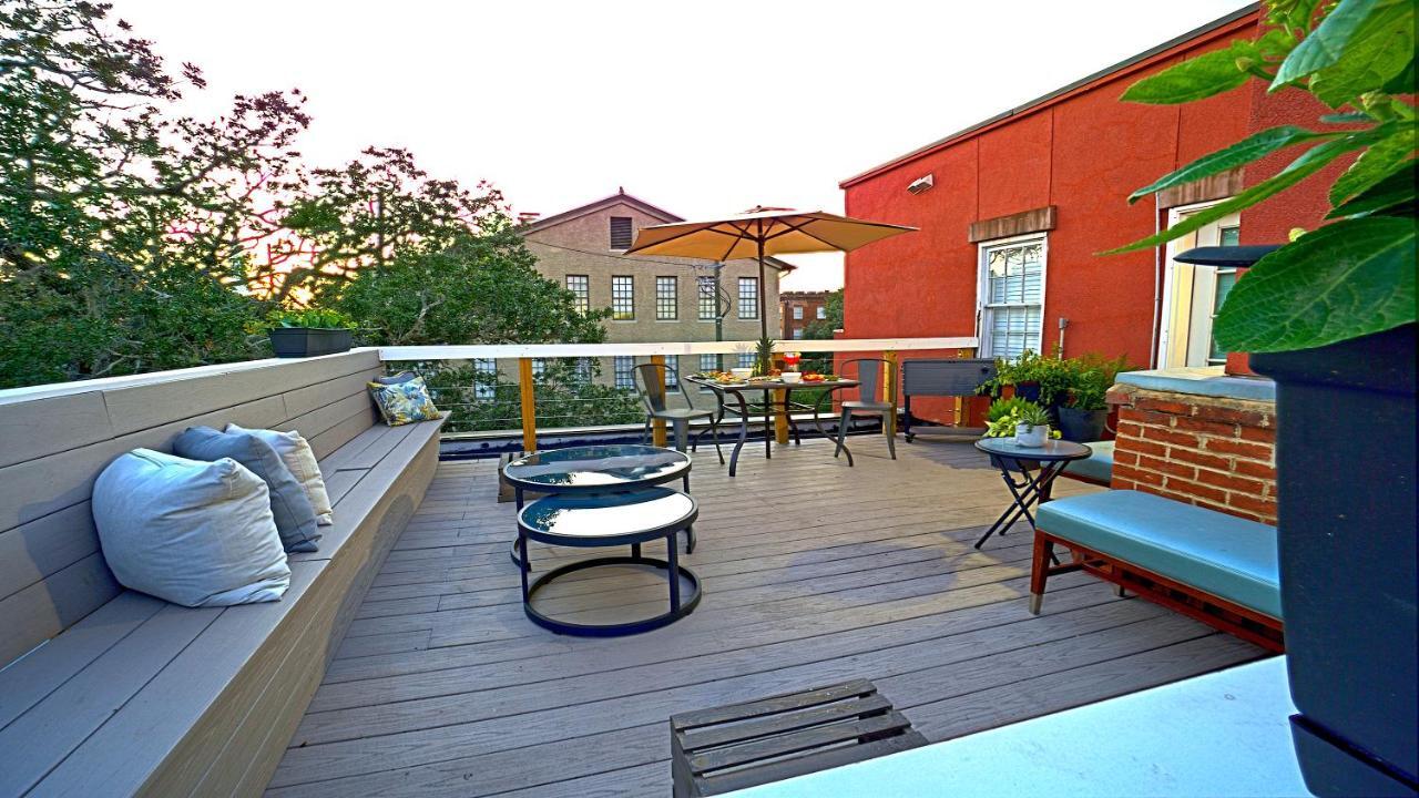 Sprawling Penthouse With Rooftop Deck Blocks From The River ซาวานนาห์ ภายนอก รูปภาพ